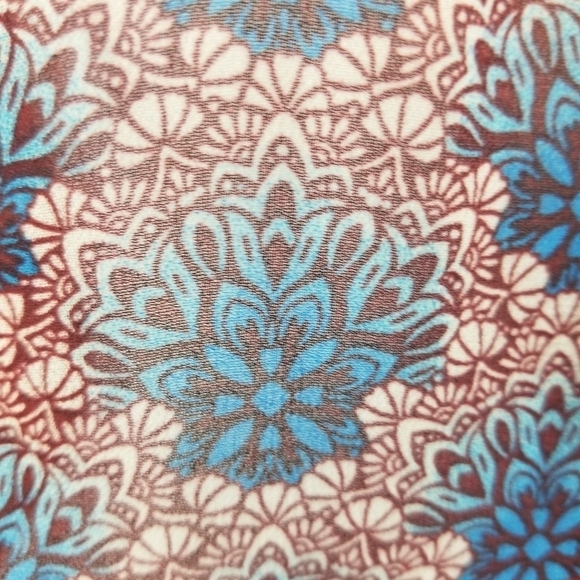 Cabi 3620 fan high collar sleeveless blouse - Picture 12 of 12